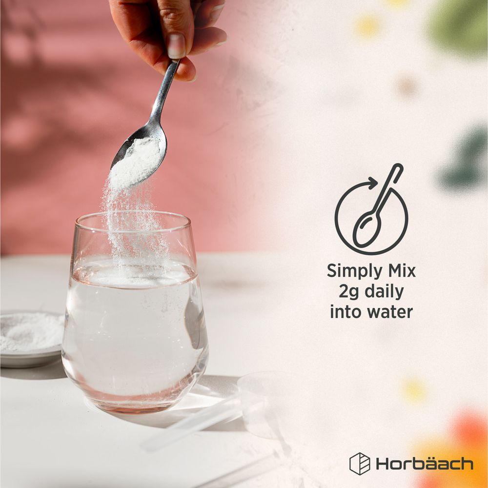 A hand pours 2g of HU Electrolyte Blend powder from a spoon into water. Graphic: Simply mix 2g daily into water.